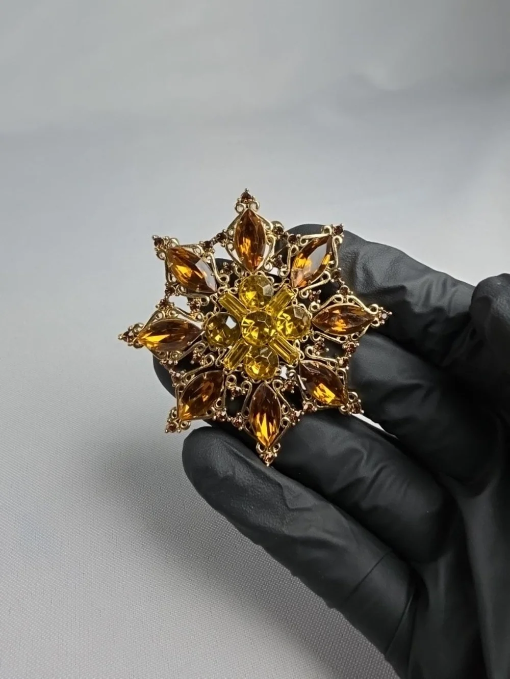 Vintage Gold Tone Amber Topaz Rhinestone Starburst Brooch Layered Filigree Pin ​